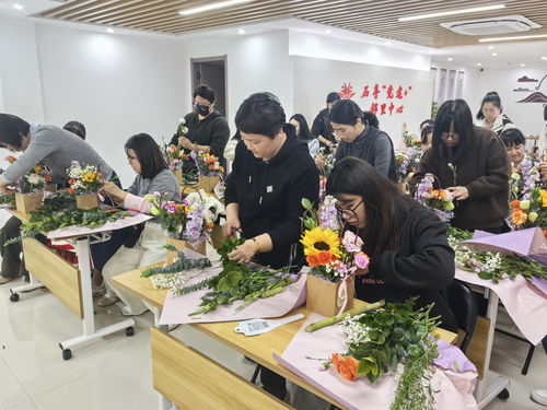 医养入花韵 巾帼耀春晖——石亭街道举办“三八”国际妇女节主题纪念活动